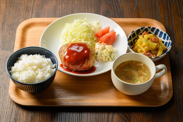 【朝昼夕3食付き】食事の心配不要！長期滞在にもおすすめ ※土曜夜・日曜・月曜朝は食事提供がありません